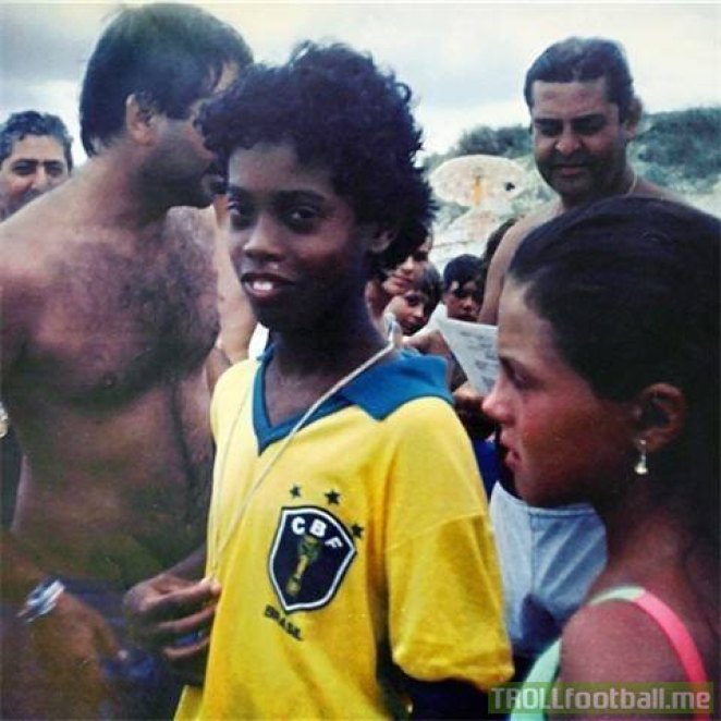 A very young Ronaldinho! | Troll Football