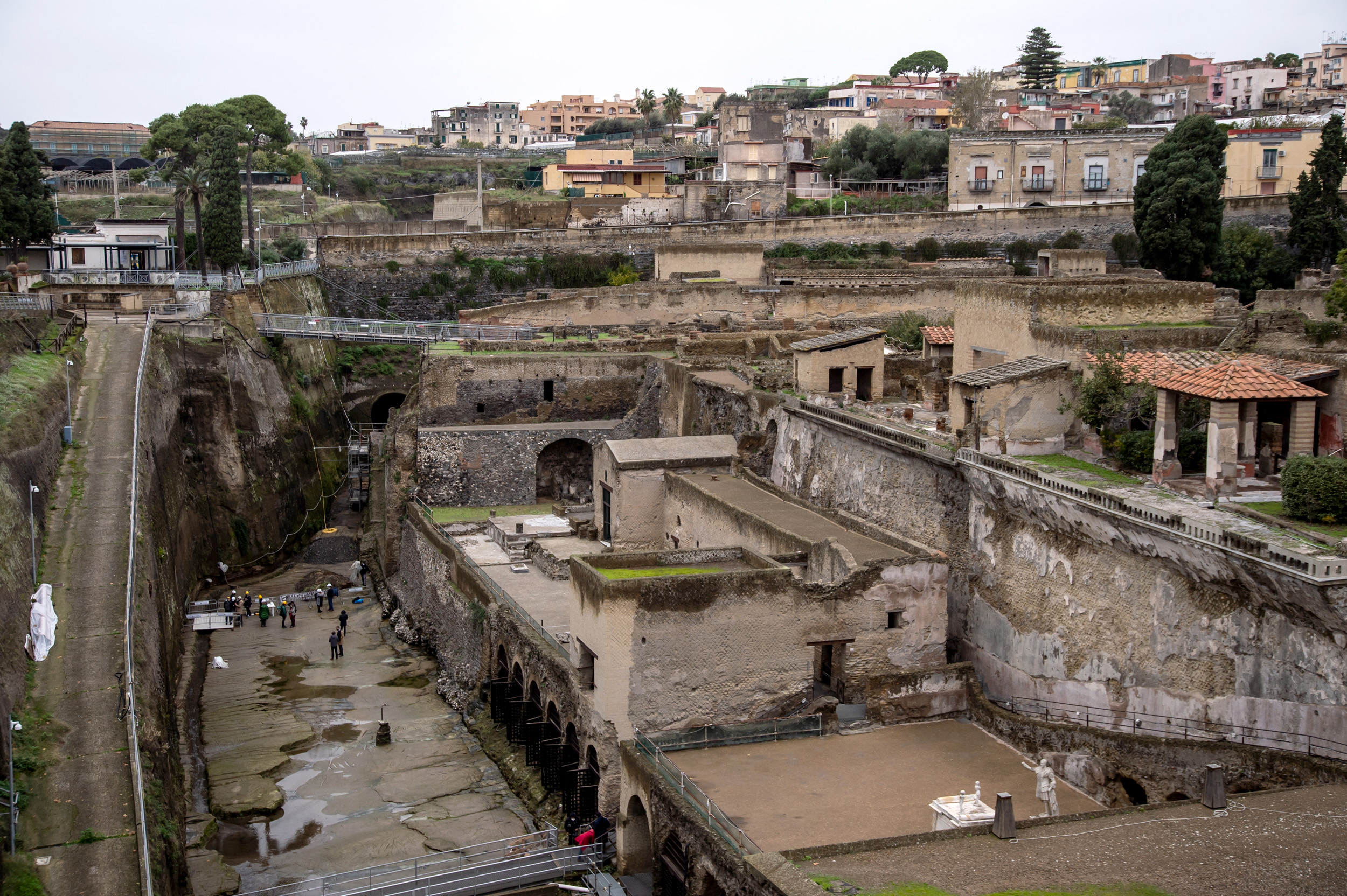 Skeleton reveals secrets of Herculaneum, an ancient Roman town obliterated  by Vesuvius