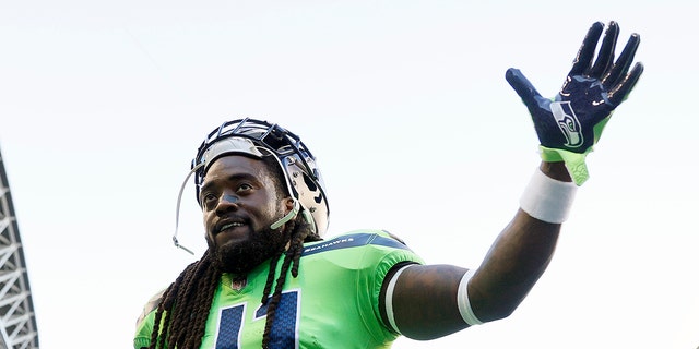 Alex Collins waves