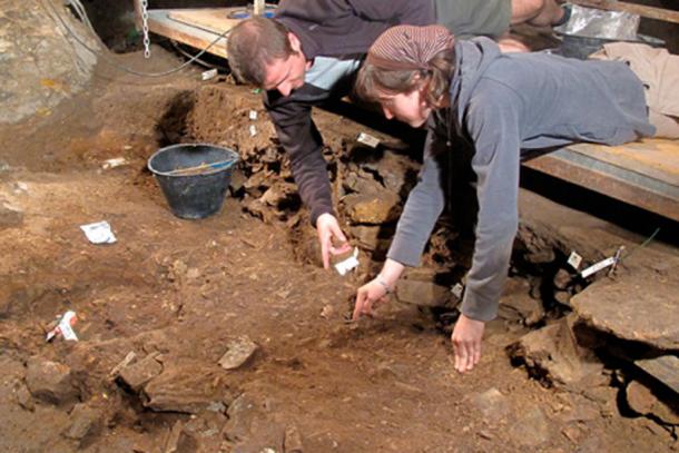 Claudine Gravel-Miguel, with archeologist Vitale Stefano Sparacello, at the excavation site inside the Arene Candide in 2011. (Université de Montréal)