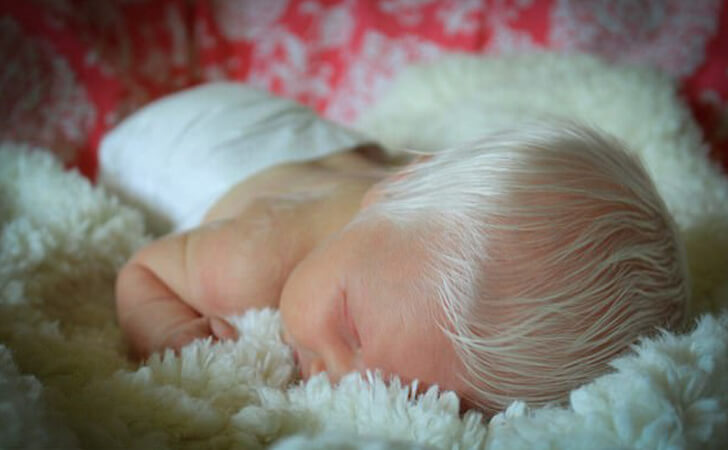 "Newborn Baby Dubbed 'Prince Charming' Due to Full Head of White Hair". ll - Puppy Blog