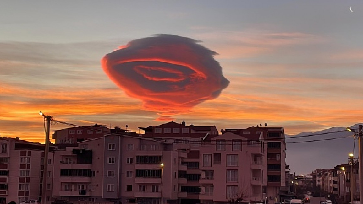 Unidentified Flying Object-Shaped Clouds Spotted Over Keck Observatory in Hawaii Skies