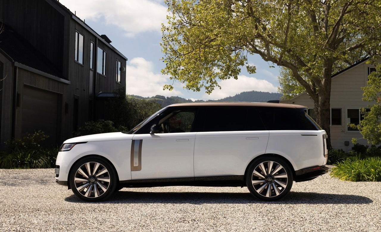 Land Rover Range Rover SV Serenity (2022) – Breaking International