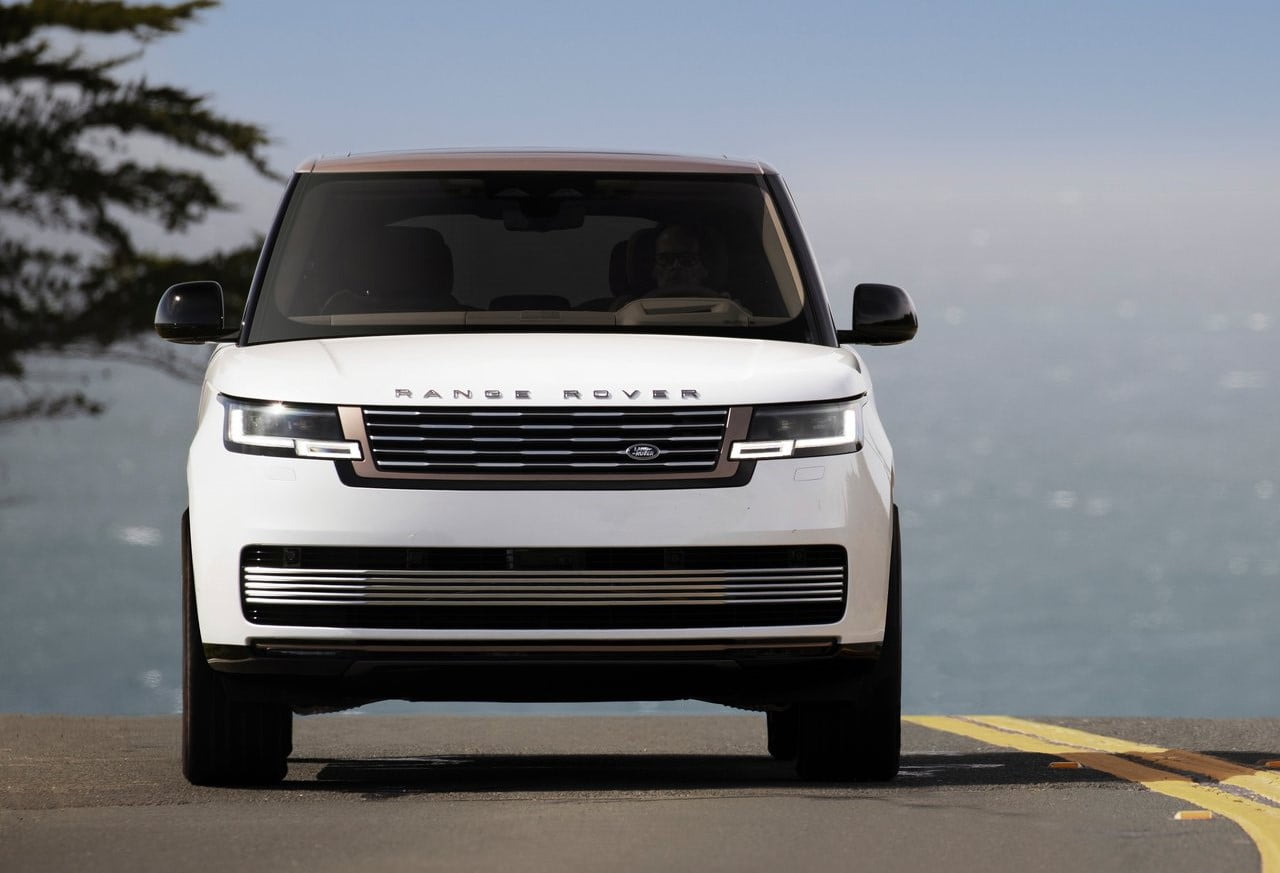 Land Rover Range Rover SV Serenity (2022) – Breaking International