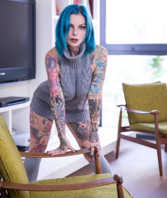 Explore the unique beauty of Riae's tattoos and be mesmerized by her captivating body art! - amazingtoday.net