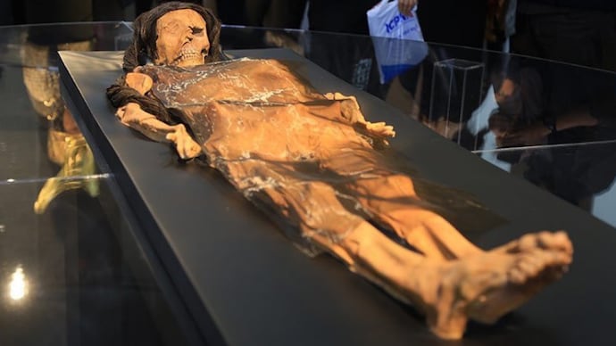 Archeologists find 800-year old mummy buried in underground tomb in Peru - India Today