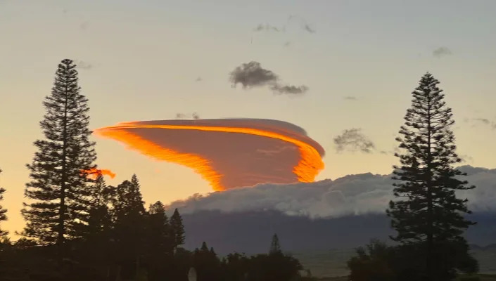 Unidentified Flying Object-Shaped Clouds Spotted Over Keck Observatory in Hawaii Skies