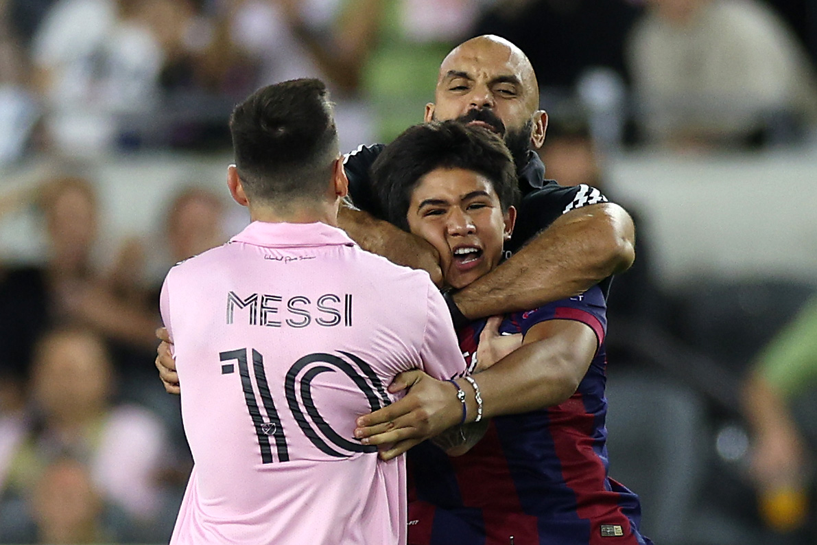 Lionel Messi's bodyguard stepped in to deal with a pitch invader