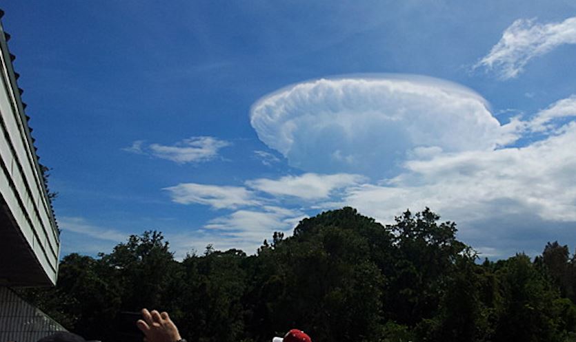 Unidentified Flying Object-Shaped Clouds Spotted Over Keck Observatory in Hawaii Skies