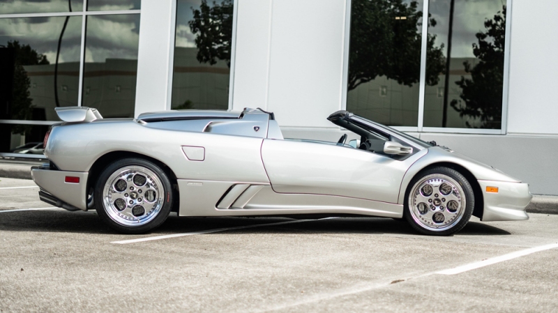 The 1999 LaмƄorghini DiaƄlo VT Roadster in Photos - ZCOOL