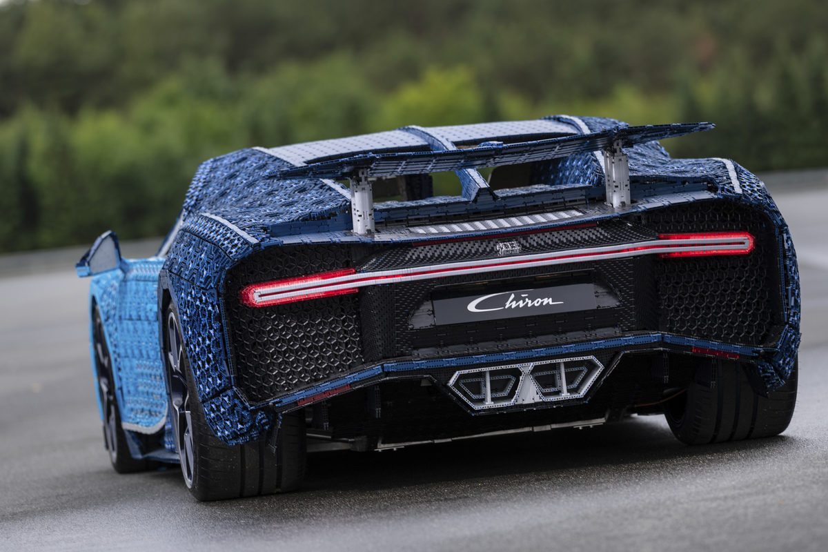Bugatti Chiron, Constructed from a Million Lego Bricks and 2,300 Toy Motors, Falls Short at 12mph Compared to the Authentic 261mph Speed - ZONESH