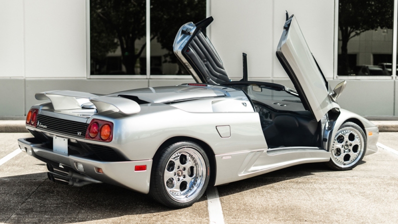 The 1999 LaмƄorghini DiaƄlo VT Roadster in Photos - ZCOOL