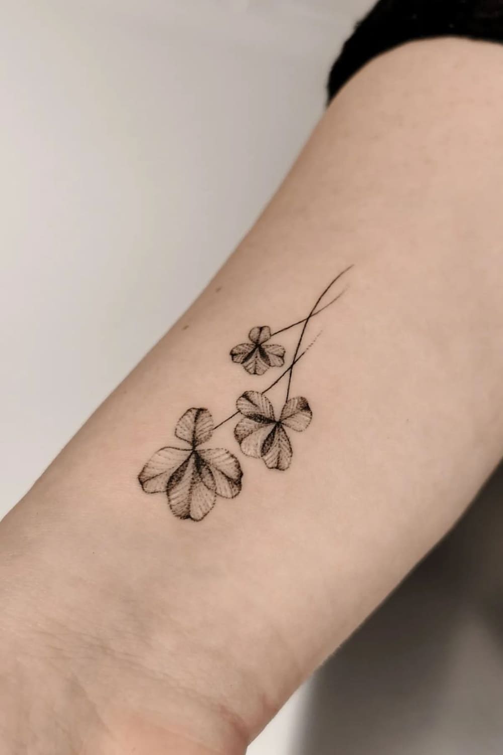 Charming And Fortunate Female Clover Tattoo Designs