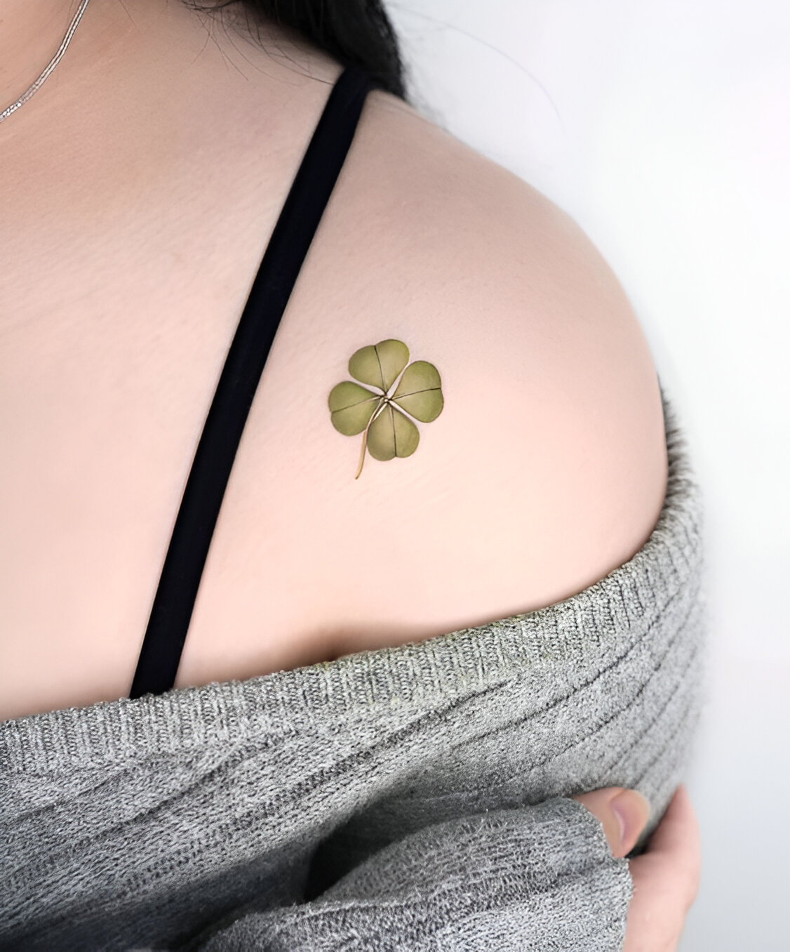 Charming And Fortunate Female Clover Tattoo Designs