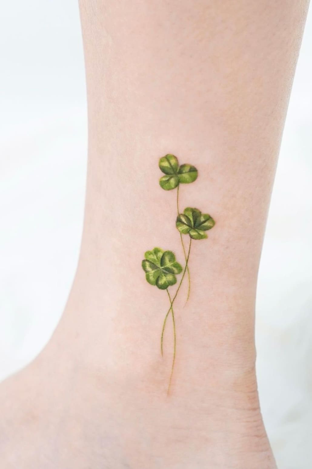 Charming And Fortunate Female Clover Tattoo Designs