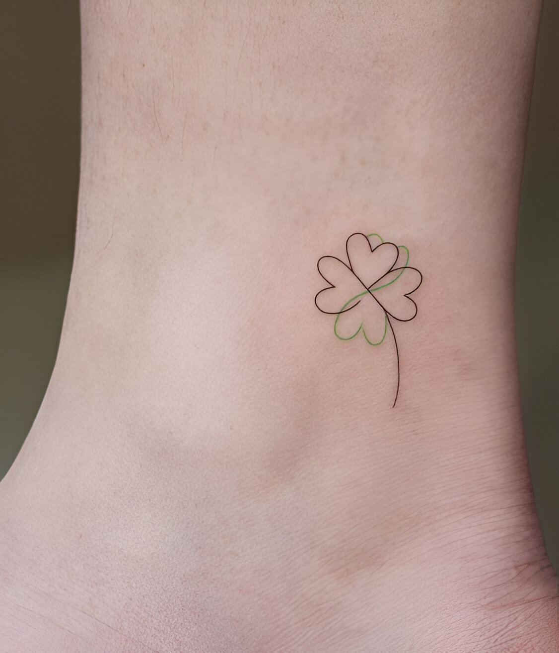 Charming And Fortunate Female Clover Tattoo Designs