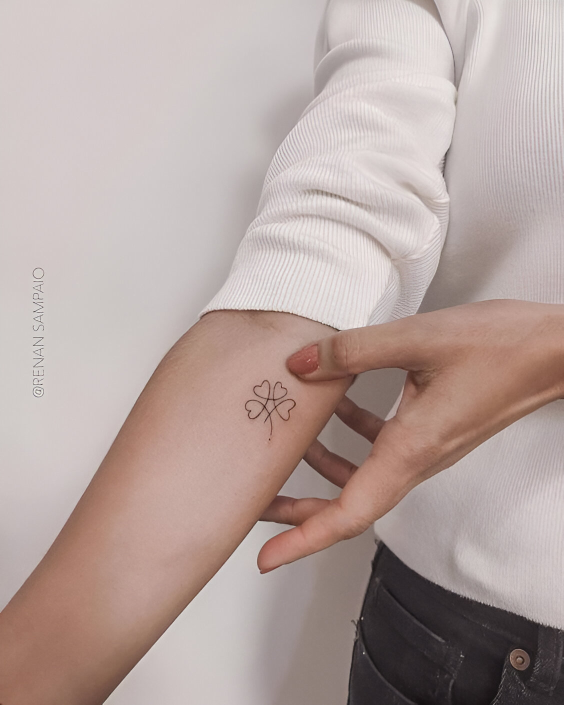 Charming And Fortunate Female Clover Tattoo Designs