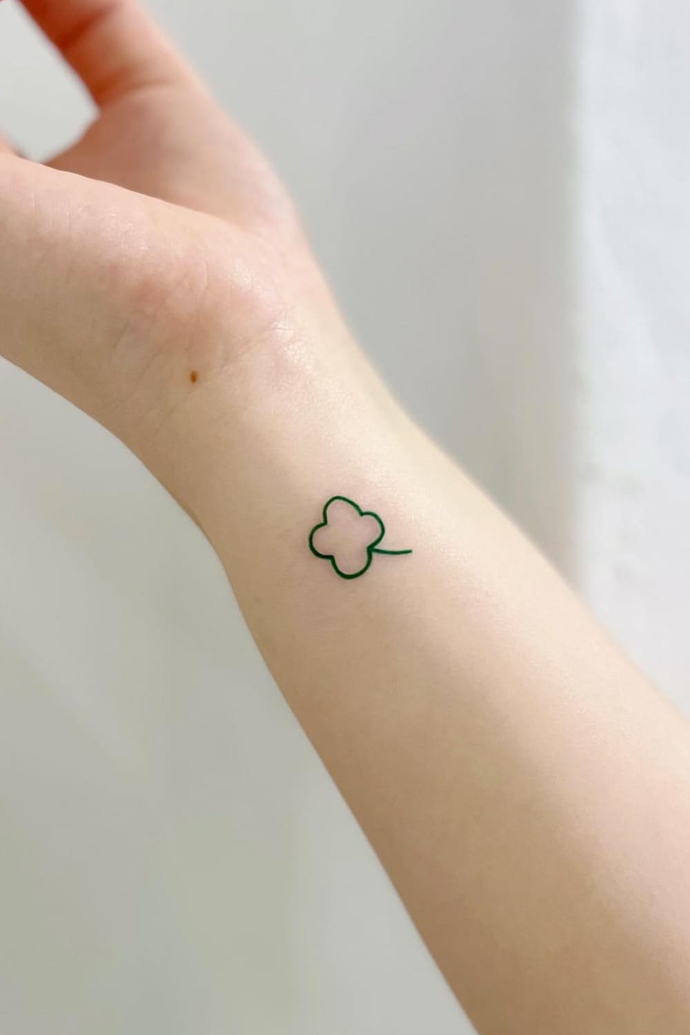 Charming And Fortunate Female Clover Tattoo Designs