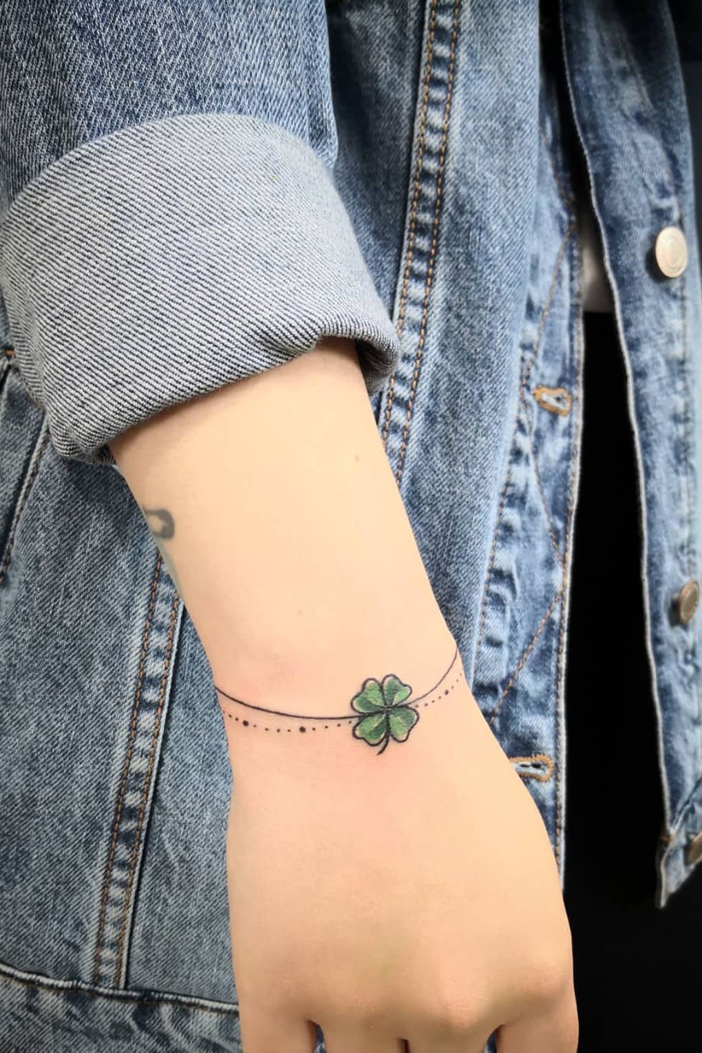 Charming And Fortunate Female Clover Tattoo Designs