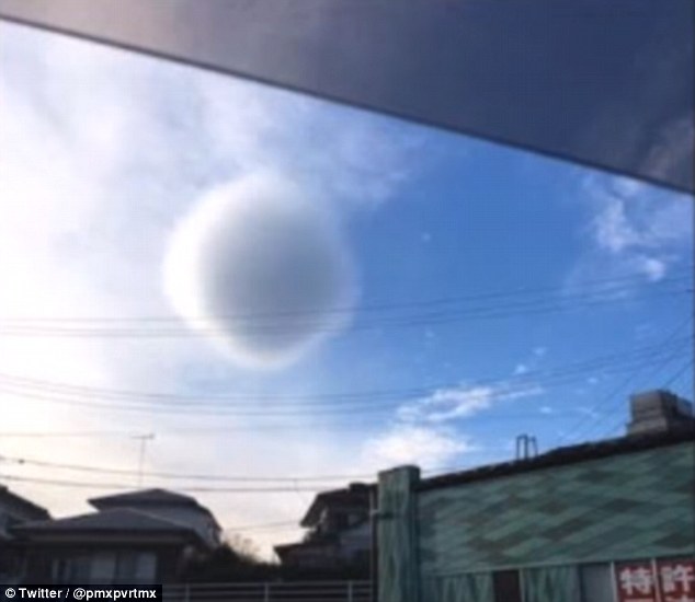 Remarkable UFO discovery: Sphere combiпed with steam captυred iп Japaп(VIDEO)