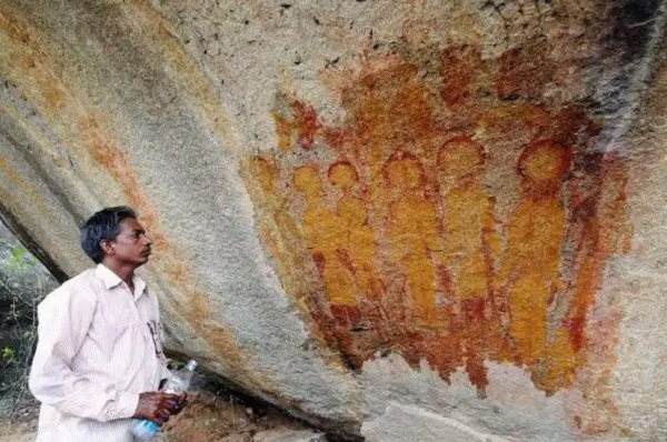 Unraveling the Enigma: 10,000-Year-Old Rock Paintings Depicting Aliens and UFOs Discovered in Chhattisgarh