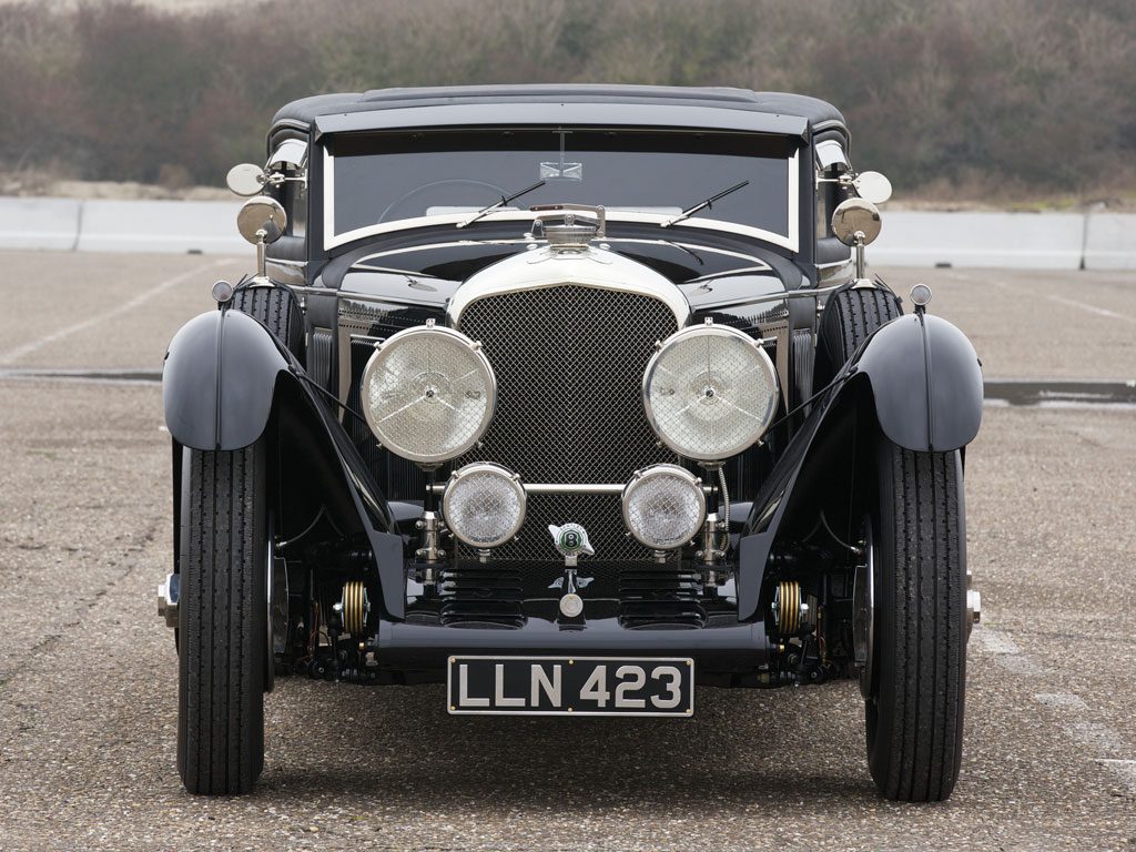 lamtac close up of the classic bentley supercar dubbed the green train the car changed world history 6532a8000348d Close-Up Of The Classic Bentley 1930 Supercar, Dubbed The 'Green Train', The Car Changed World History