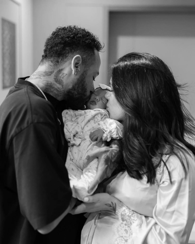 Breaking Doubts Amid Rumors, Neymar Joyfully Welcomes the Birth of His Daughter with Wife