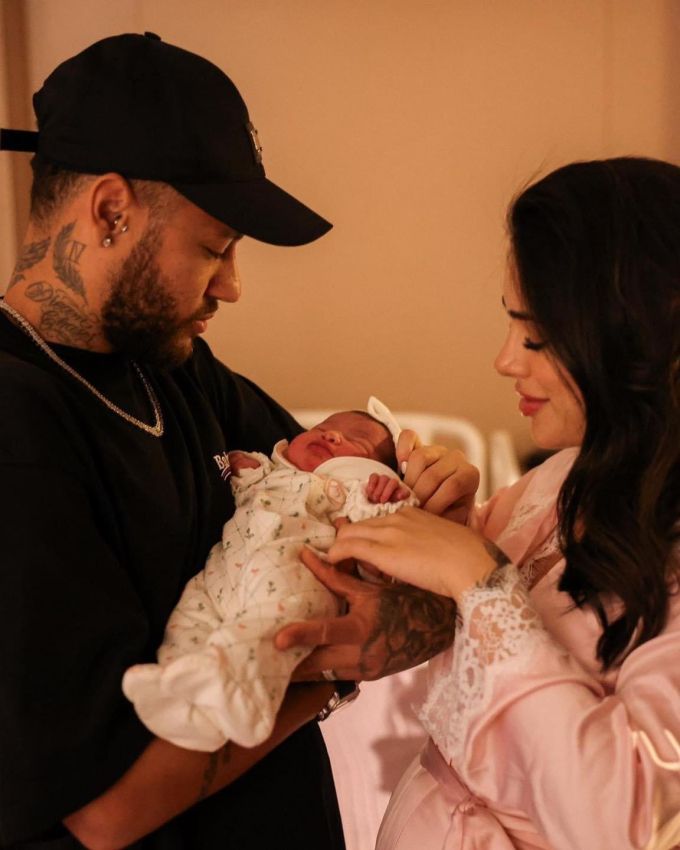 Breaking Doubts Amid Rumors, Neymar Joyfully Welcomes the Birth of His Daughter with Wife