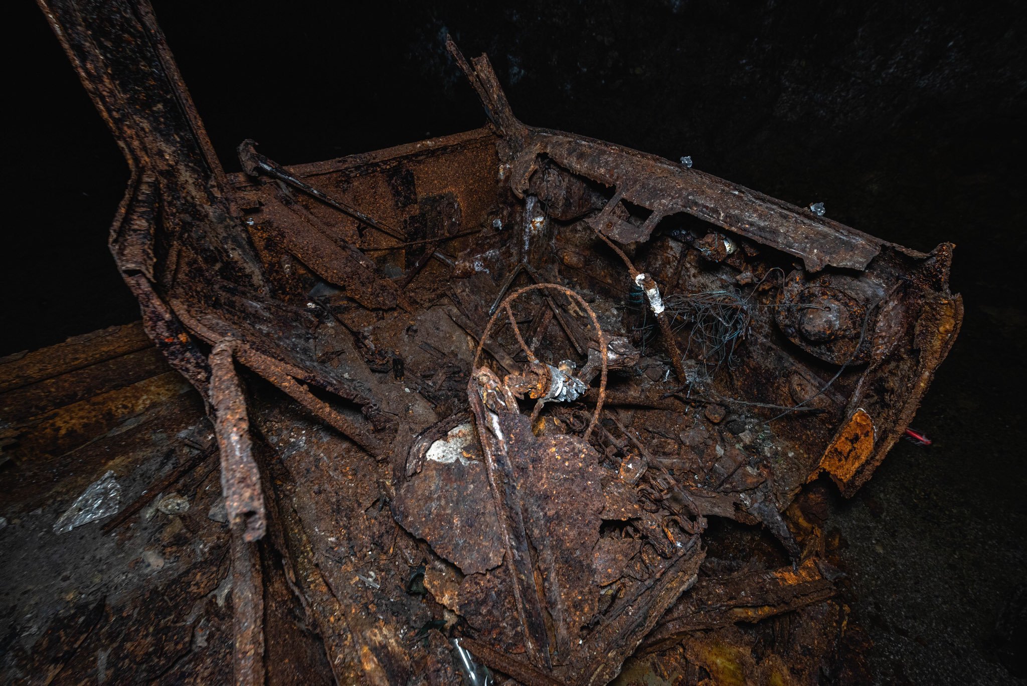 the-truth-behind-japans-creepiest-tunnel-shrine