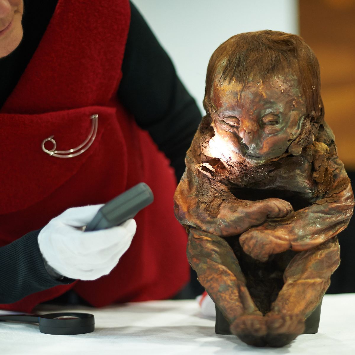 The Detmold Child – A Peruvian Child Mummy more than 6,500 years old found wrapped in linen and buried with an amulet hung around its neck. - NY DAILY