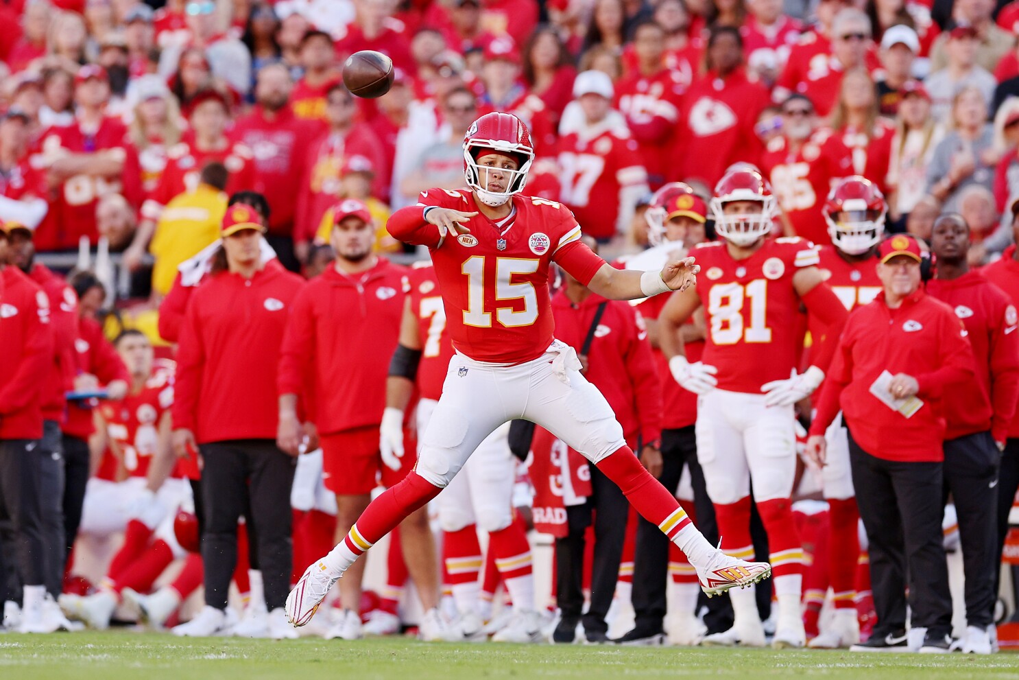 Patrick Mahomes throws 4 TDs, Chiefs beat Chargers 31-17 - NBC Sports