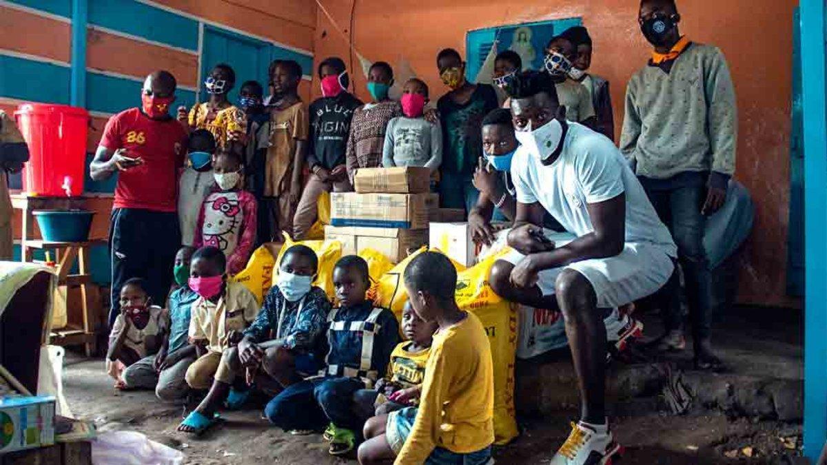 André Onana Foundation dona comida y material de primera necesidad a cuatro  orfanatos de Yaoundé