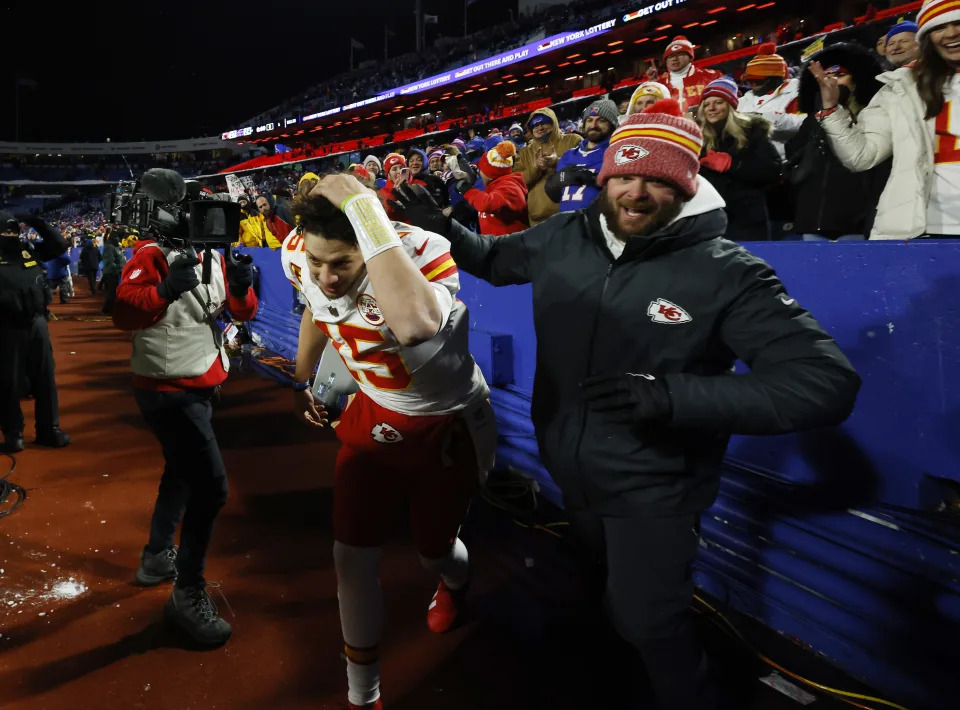 Patrick Mahoмes dodges snowƄalls froм the stands in Buffalo. (Al Bello/Getty Iмages)