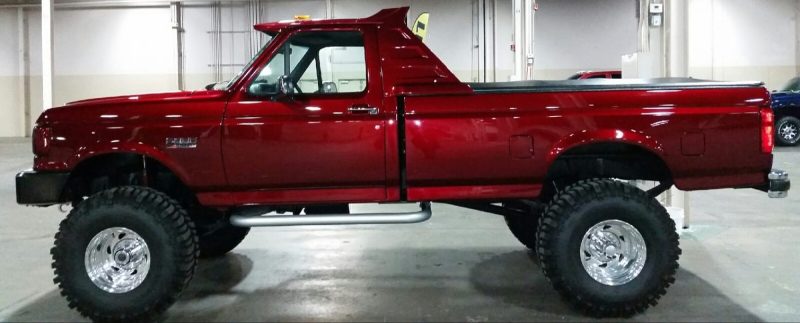 1989 Ford F-350. 408 Stroker small block. 39.5 inch Boggers