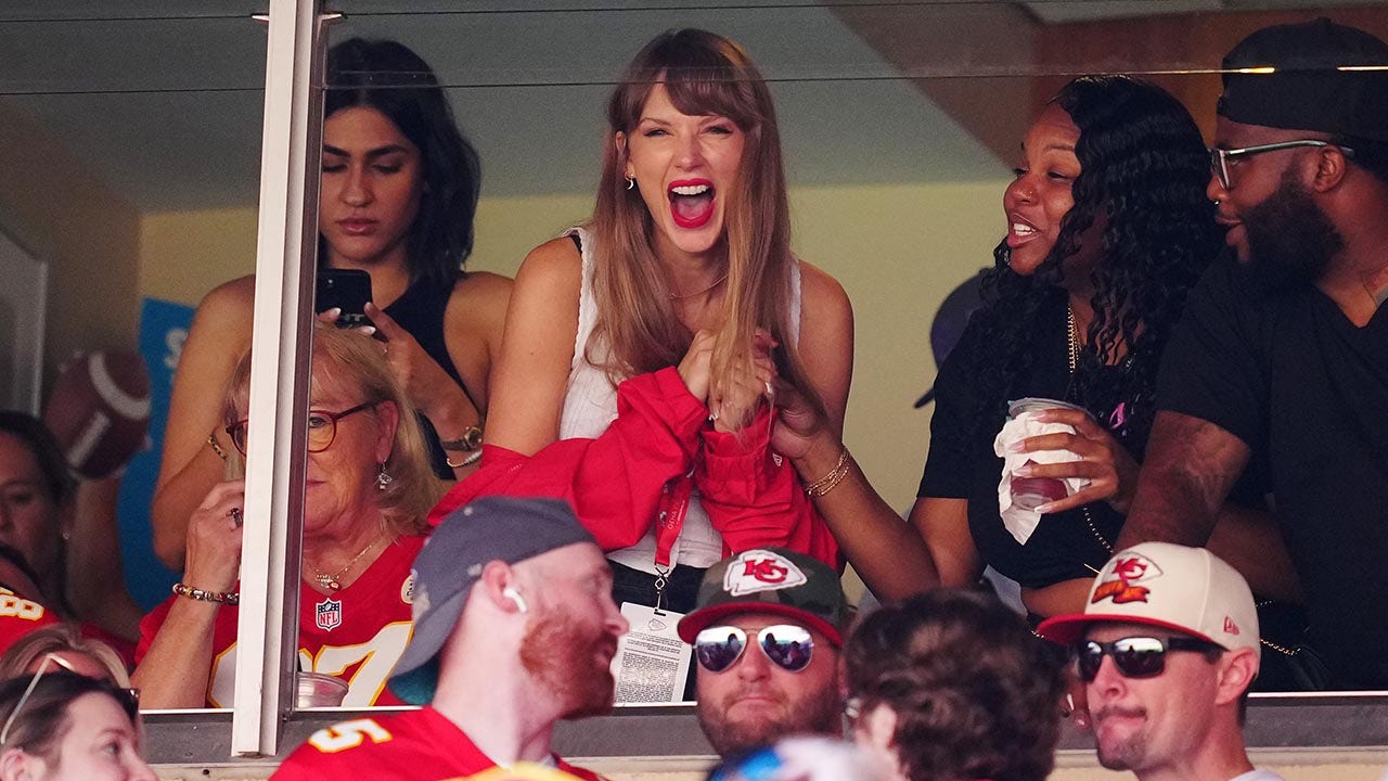 Chiefs' Andy Reid jokes about setting up Taylor Swift, Travis Kelce