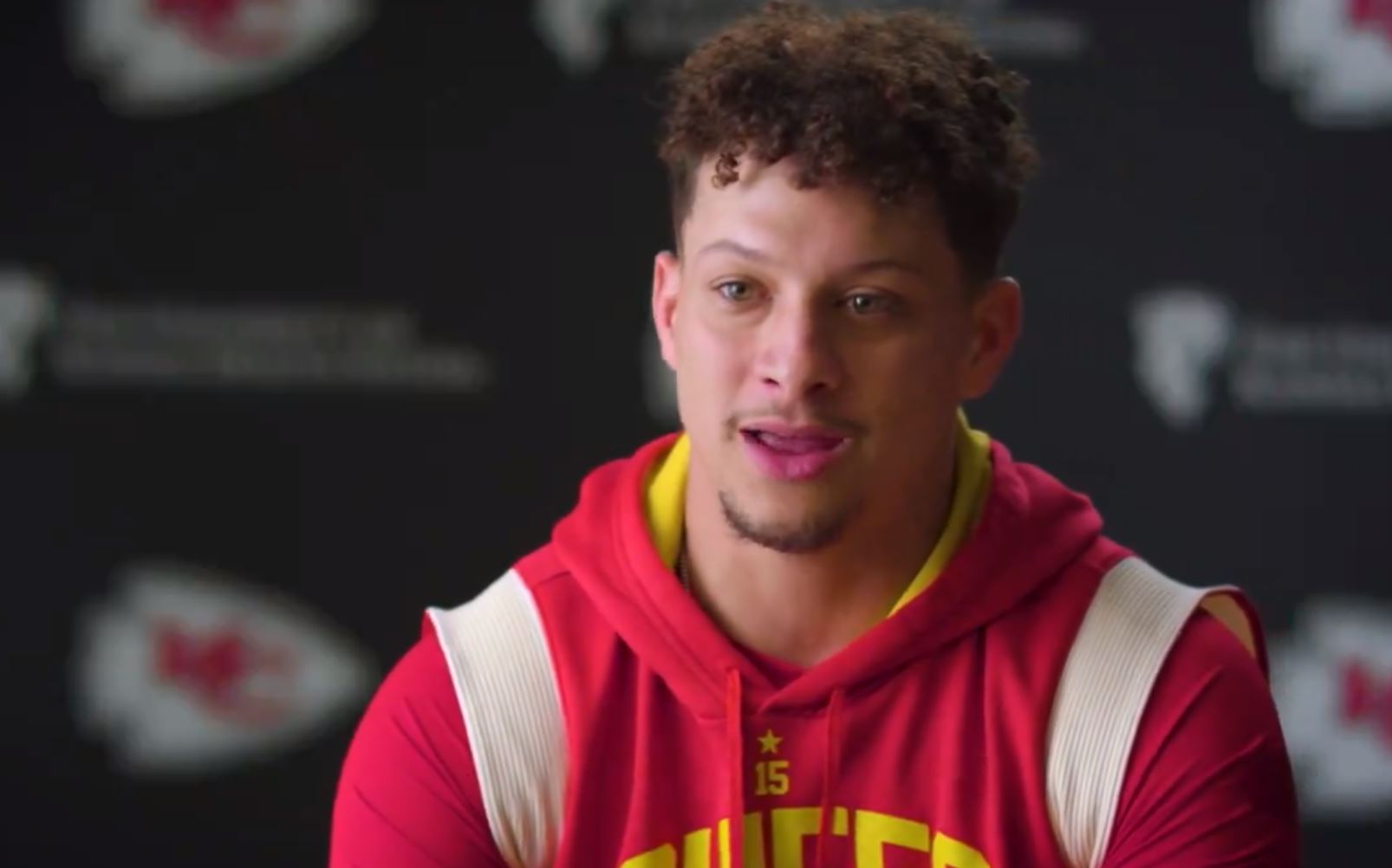 Patrick Mahomes surprised a young fan with a special Christmas gift