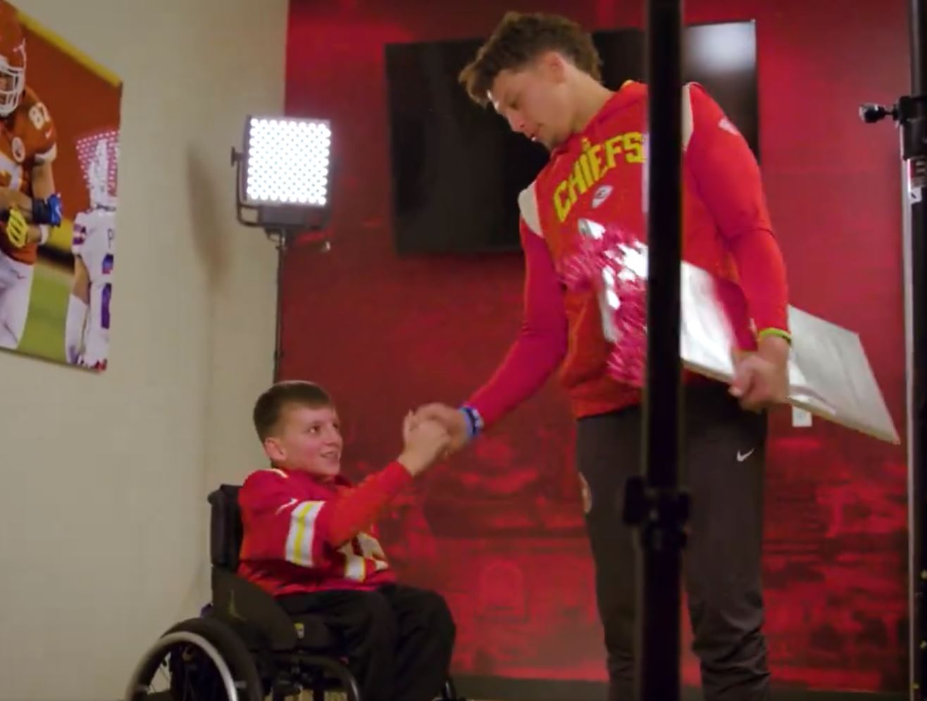Mahomes gave a young fan tickets to see the Super Bowl
