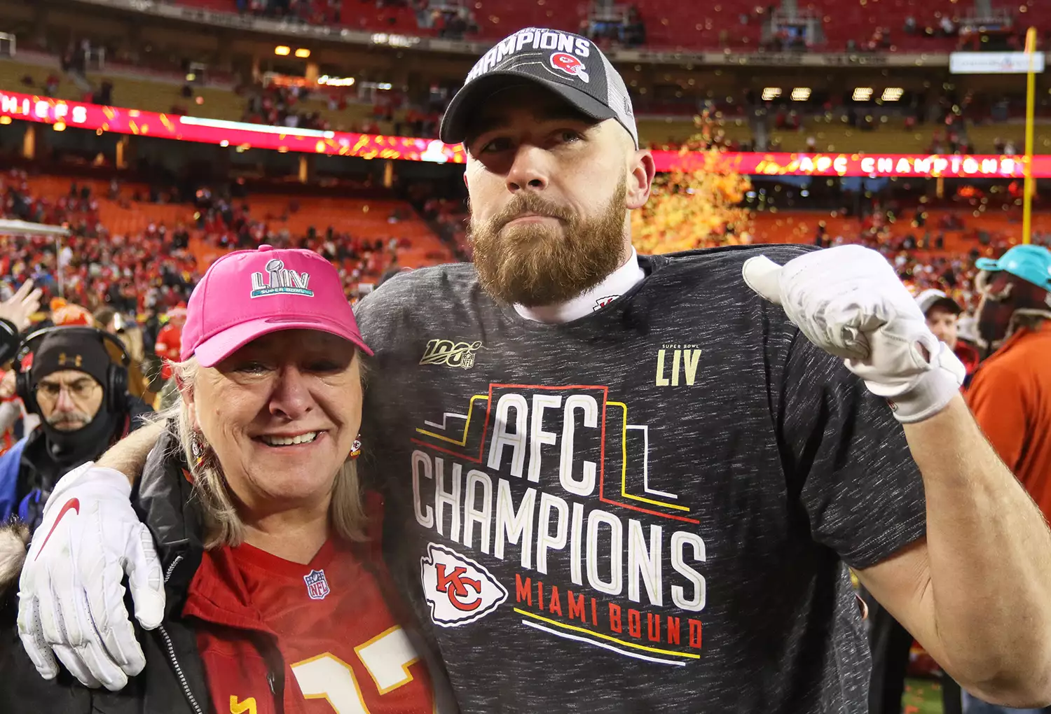 Pictured: (L-R) Donna Kelce and Travis Kelce