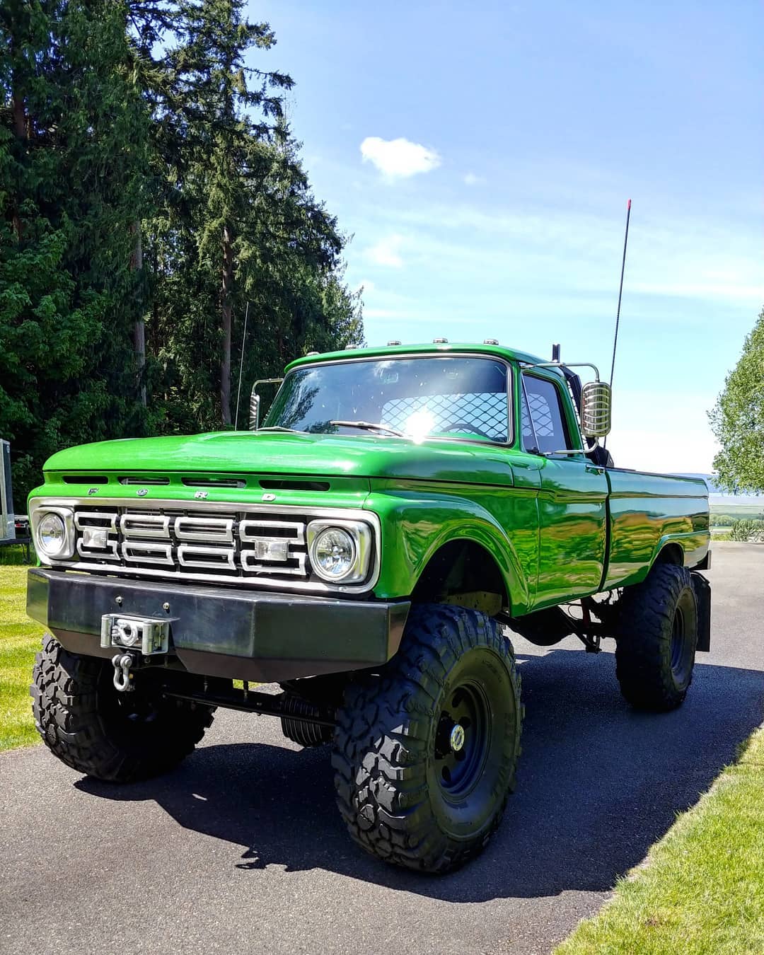 Exploring the 1965 Ford F100 with a '64 Grill on 41.5" Pitbull Tires