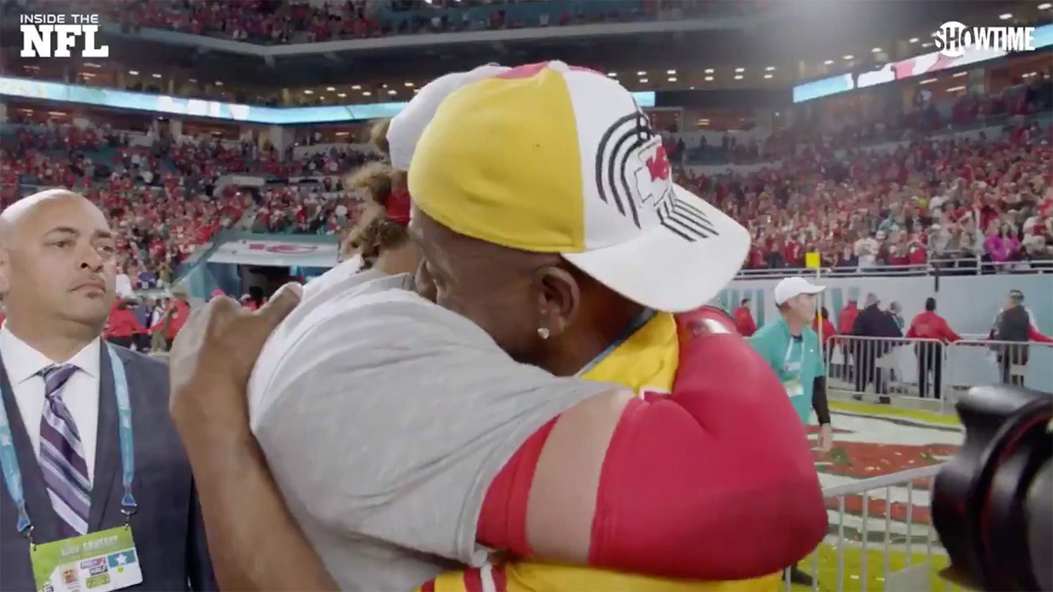 Super Bowl 2020: Patrick Mahomes Hugs Dad in Emotional Clip