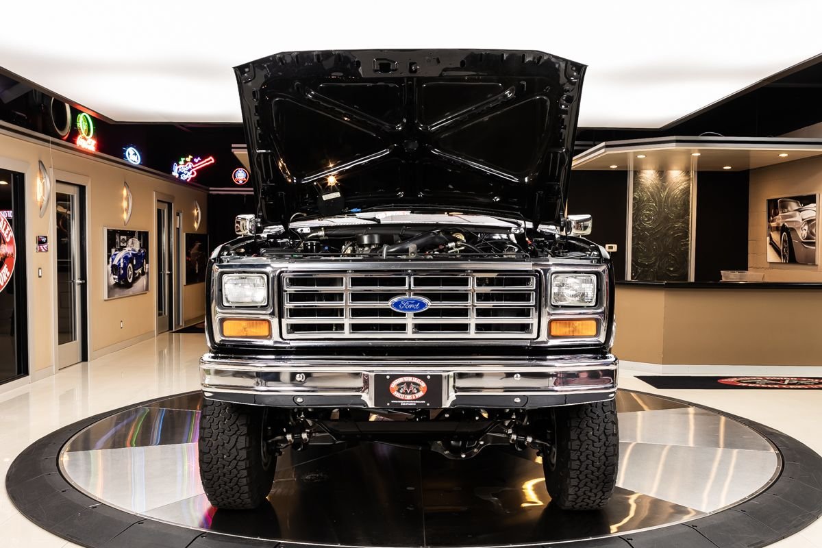 Exploring the Iconic 1986 Ford F150 XLT Lariat 4x4 Pickup Truck