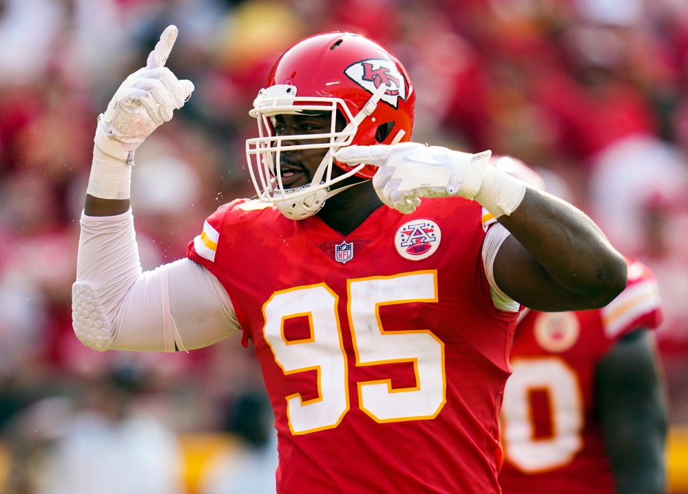 Twitter reacts to Chris Jones' massive contract extension with Chiefs