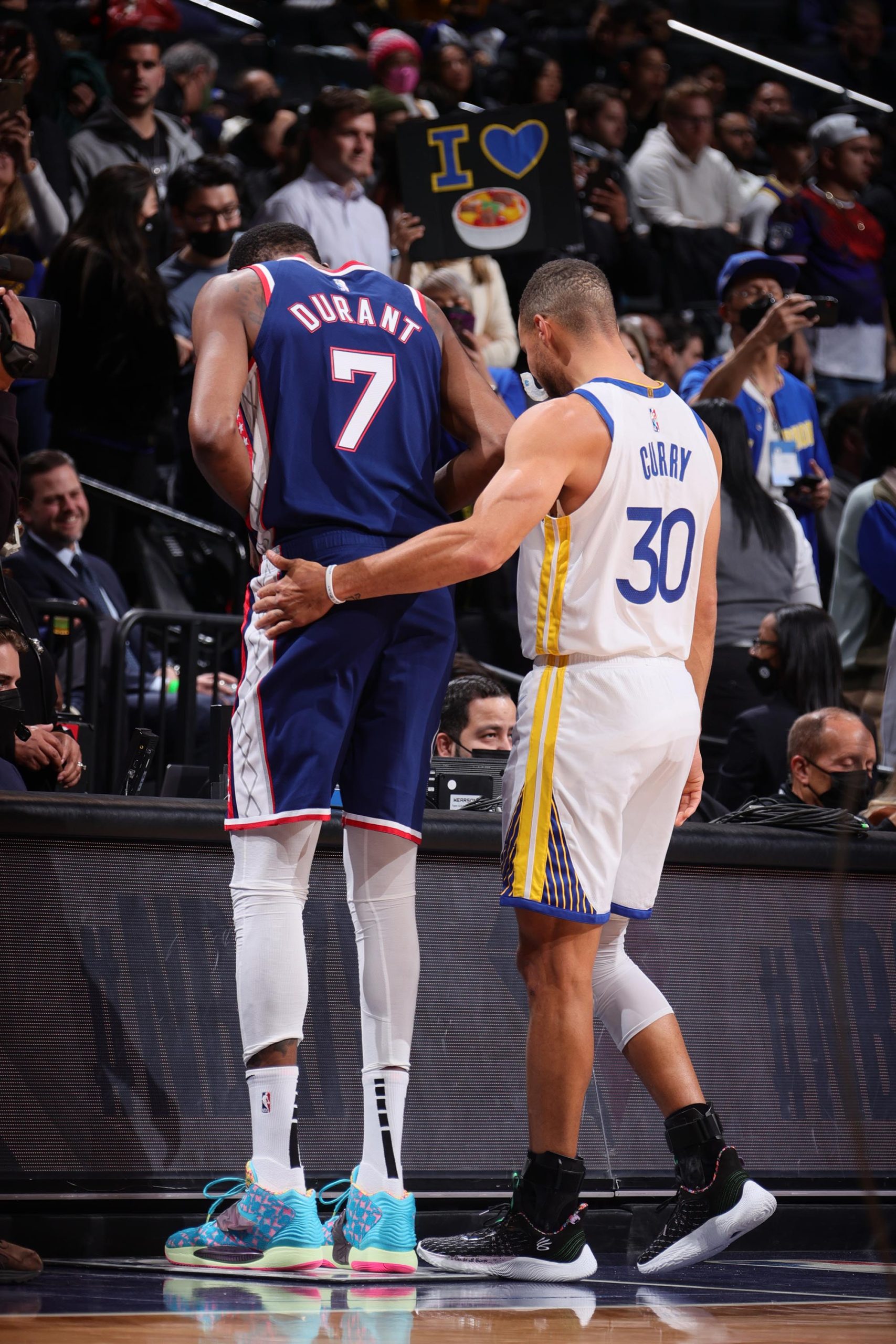 Kevin Durant and Stephen Curry in 2021.