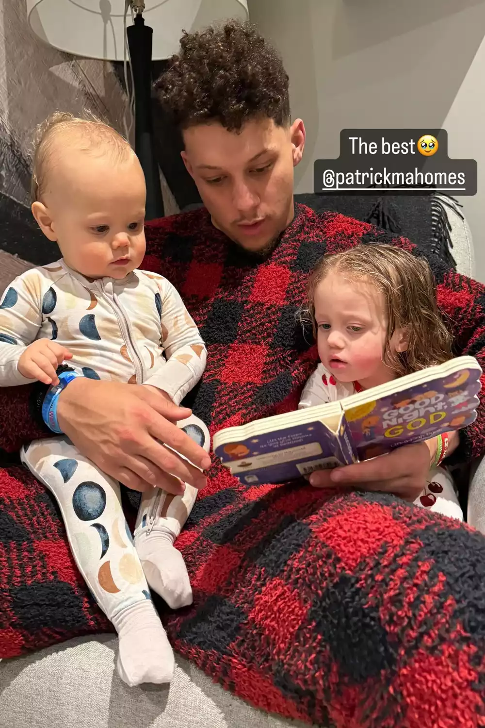 patrick mahomes reads to sterling and bronze