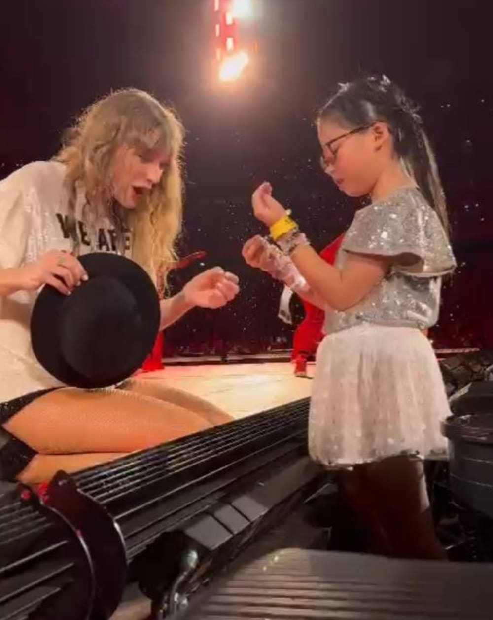 GREAT MOMENT: Here’s how 8-year-old Kylie Teo got picked to receive Taylor Swift’s 22 hat on night 3 of her Singapore concert - Football Blog