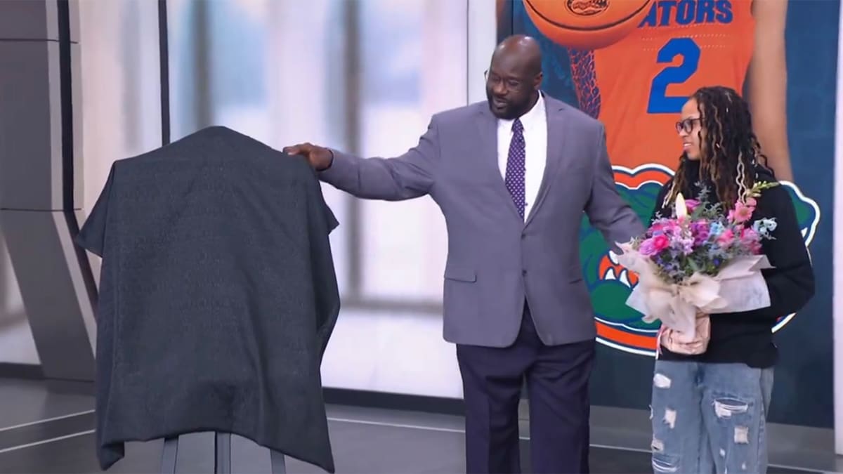 Shaq Proudly Presents Daughter Me'Arah Her 2024 McDonald's All-American  Jersey - Sports Illustrated