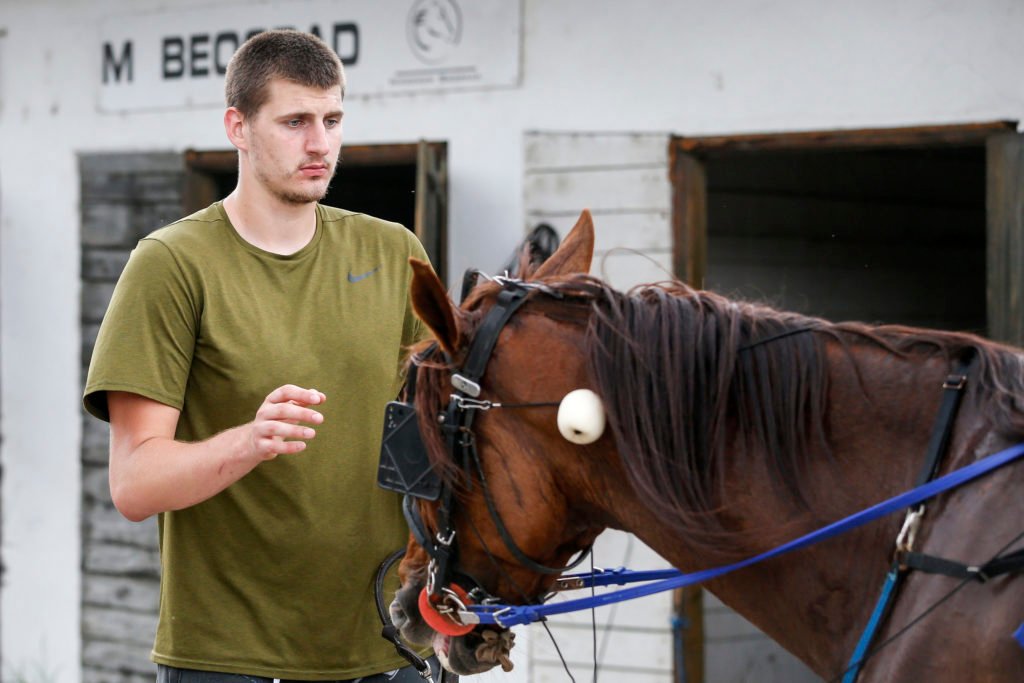 Nikola Jokic từng nản bóng rổ, chỉ muốn bỏ để ... cưỡi ngựa