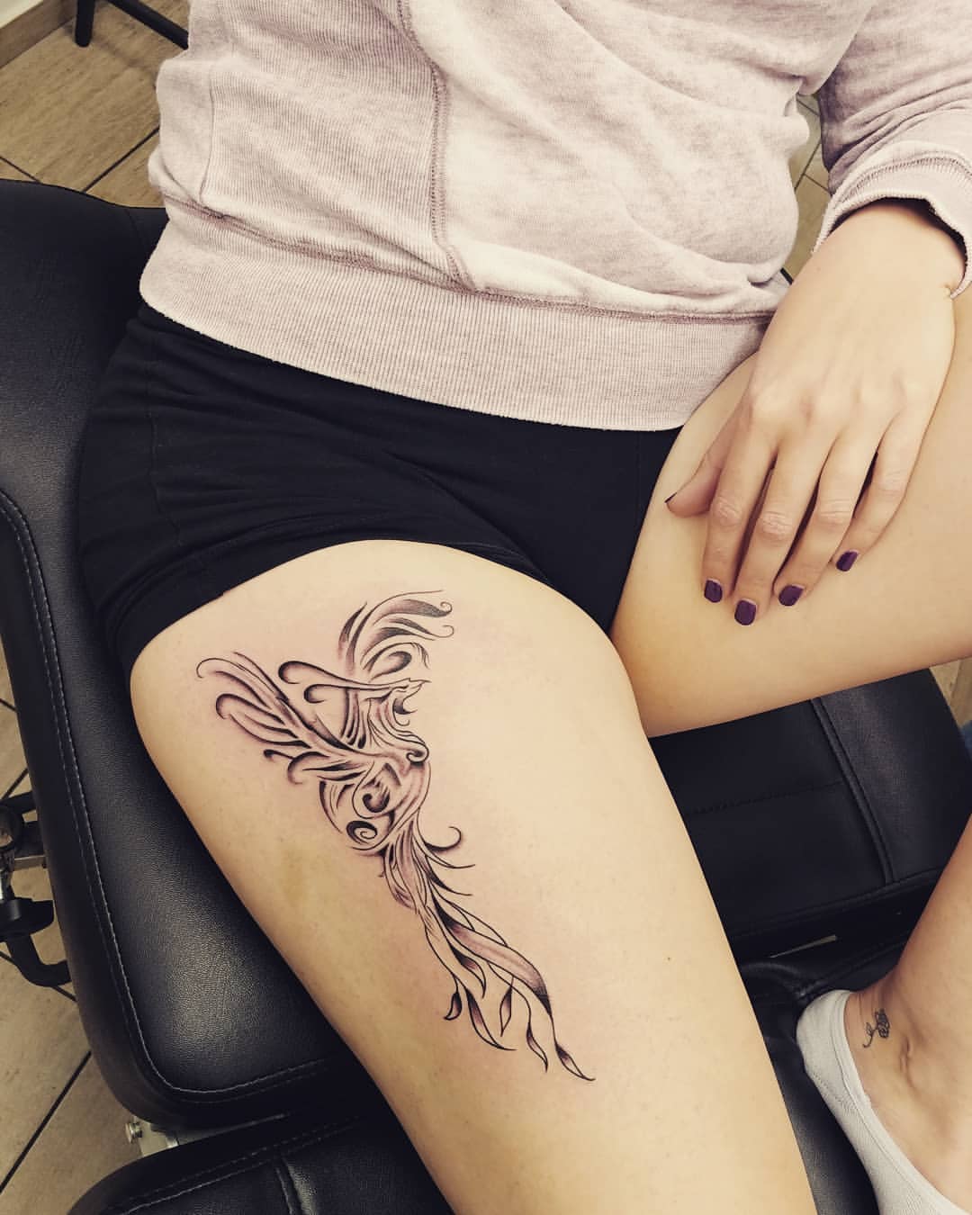 Tribal Feminine Side Thigh Tattoo