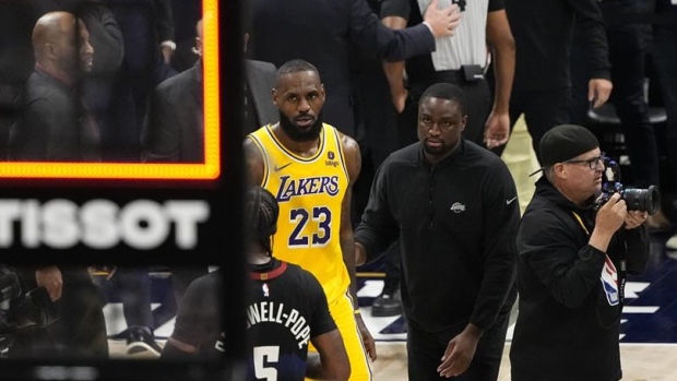LeBron James rants at NBA's replay center for calls, Lakers lose on buzzer-beater,  trail Denver 2-0 - TSN.ca