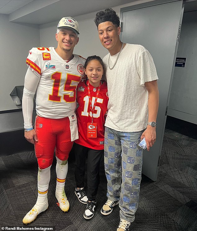Patrick Mahomes' mom Randi Martin gushes over how 'sweet' Taylor Swift was  to her daughter Mia, 12, as she shares snap of them from Chiefs game |  Daily Mail Online